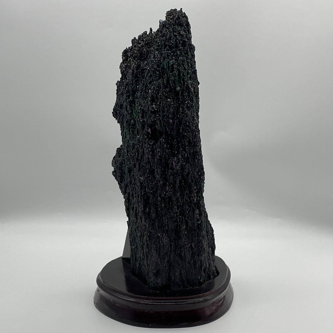 Natural Black Moissanite Rough Specimen | Custom Wooden Display Stand | Colossal 4,847.7g Interstellar Mineral Crust | Avant-Garde "Cosmic Shield" Raw Geological Masterpiece (180.0x160.0x345.0mm)