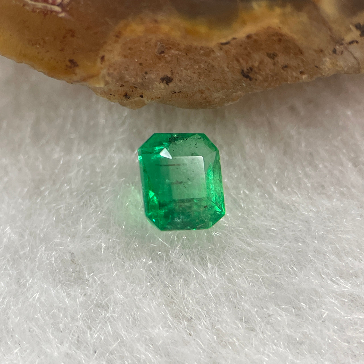 Natural Colombia Green Emerald (Beryl) Cut-Cornered Rectangular step cut 0.51ct 4.8 by 4.5 by 3.3mm - Huangs Jadeite and Jewelry Pte Ltd