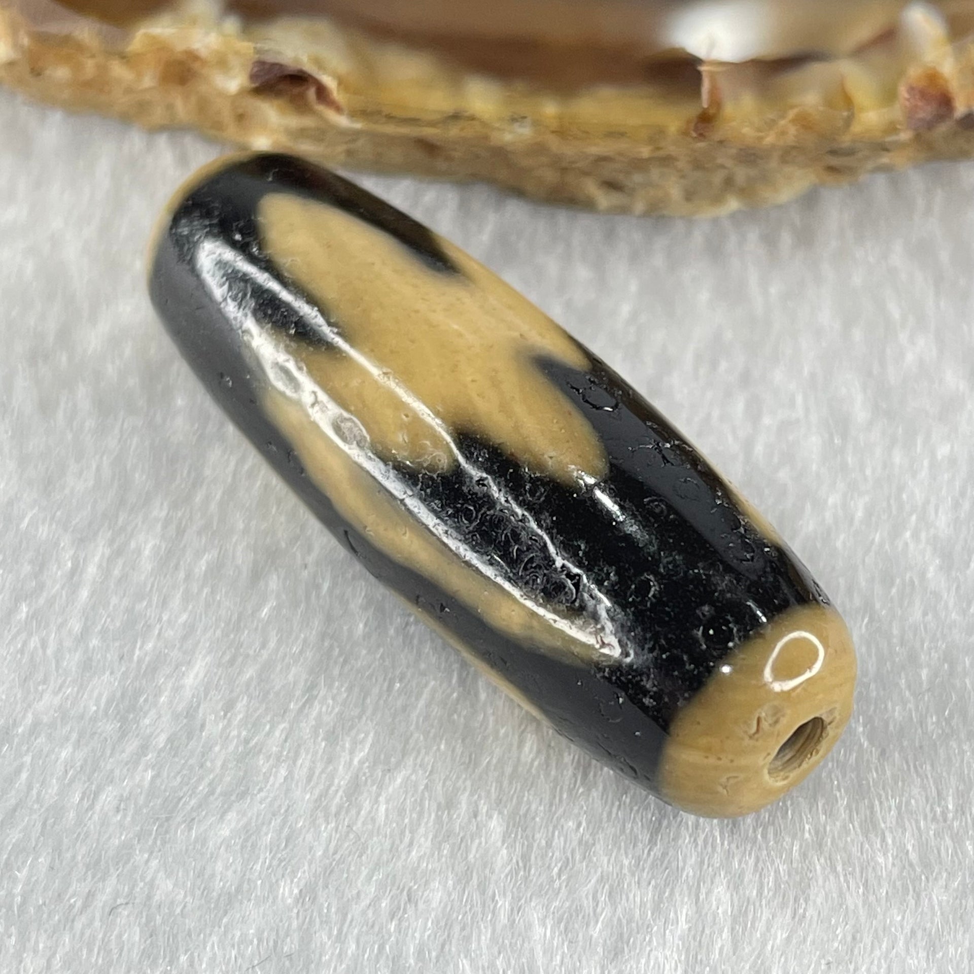 Natural Powerful Tibetan Old Oily Agate 5 Bats Dzi Bead Heavenly Master (Tian Zhu) 五个蝙蝠天诛 8.87g 36.7 by 12.3mm - Huangs Jadeite and Jewelry Pte Ltd