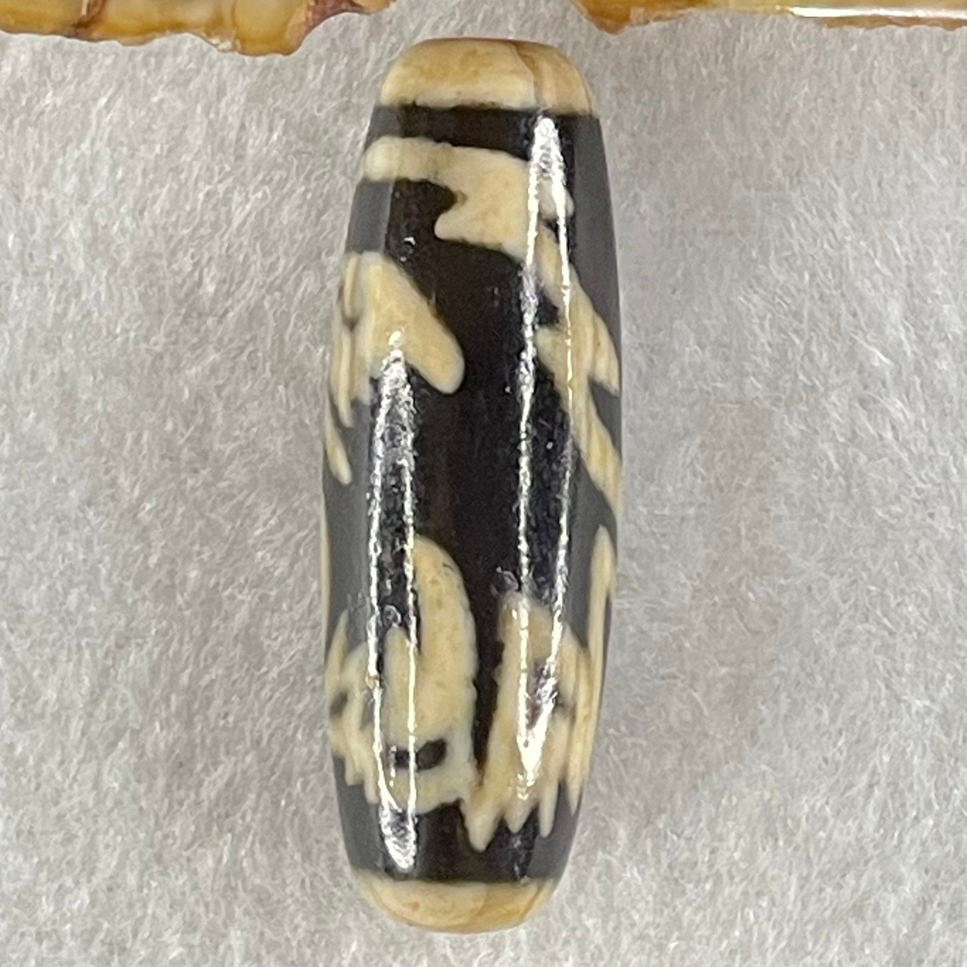 Natural Powerful Tibetan Old Oily Agate Condor Dzi Bead Heavenly Master (Tian Zhu) 神鹰珠 8.67g 36.6 by 12.3mm - Huangs Jadeite and Jewelry Pte Ltd
