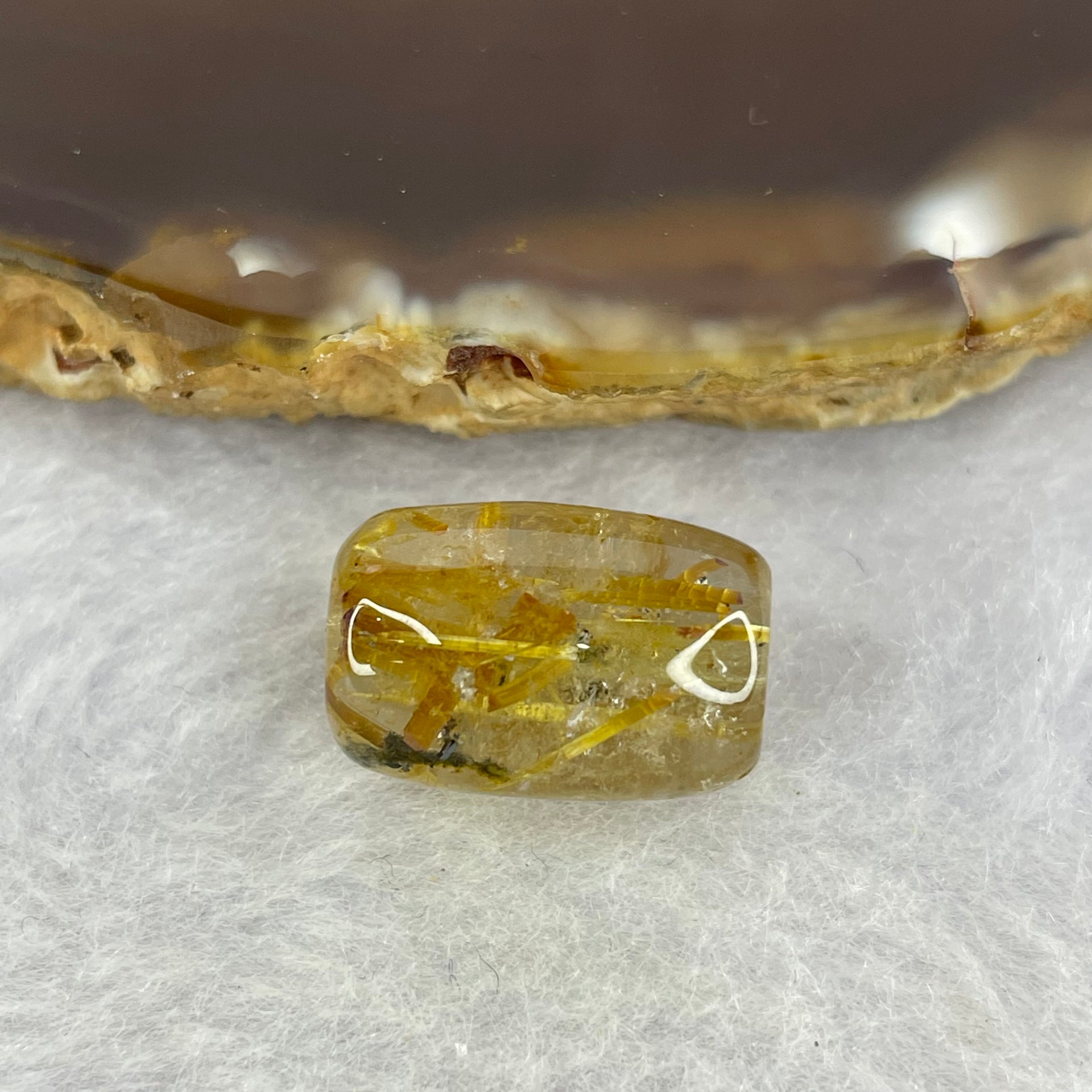 Good Grade Natural Golden Rutilated Quartz Crystal Lulu Tong Barrel 天然金顺发晶水晶露露通桶 
3.38g 16.0 by 11.2mm - Huangs Jadeite and Jewelry Pte Ltd