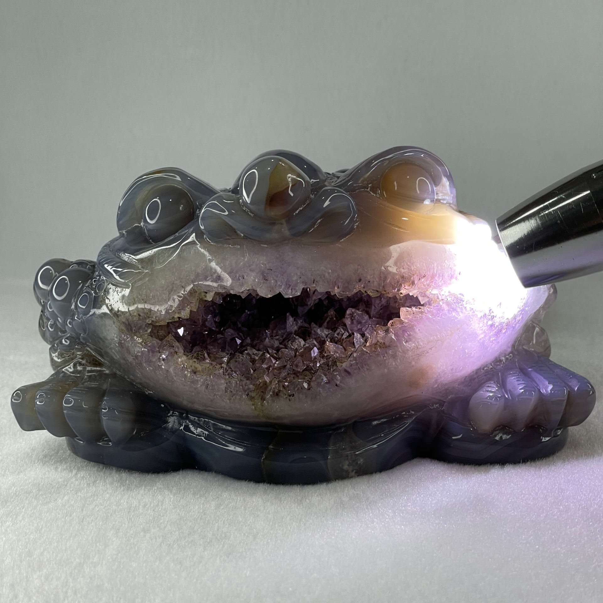 Natural Purpleish Wuji with White Agate with Amethyst 3 Legged Toast Display 1,382.4g 157.0 by 108.0 by 85.0mm - Huangs Jadeite and Jewelry Pte Ltd