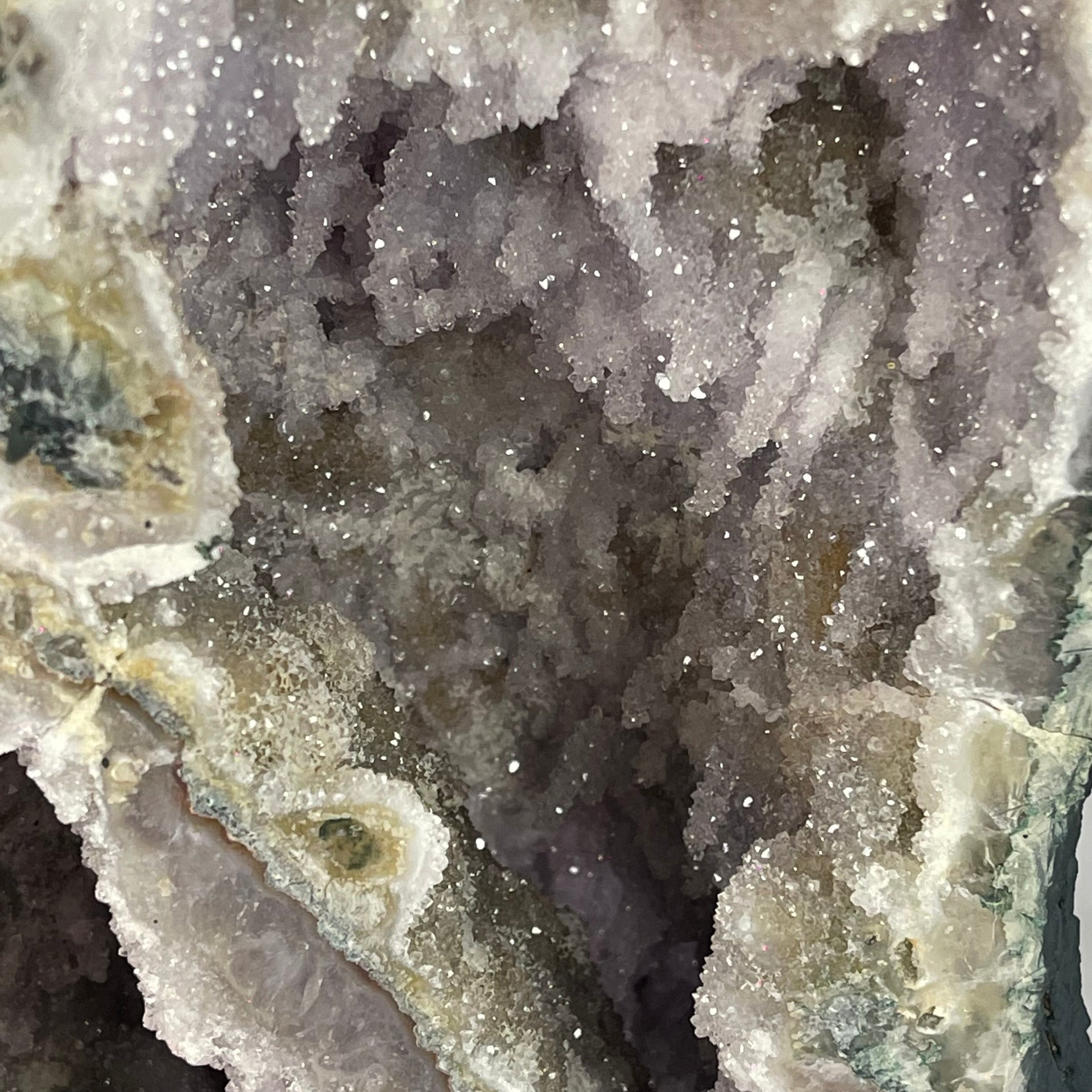 Natural Brazil Amethyst Cave with White Calcite 10,8761kg 203.0x 138.0x442.0mm - Huangs Jadeite and Jewelry Pte Ltd