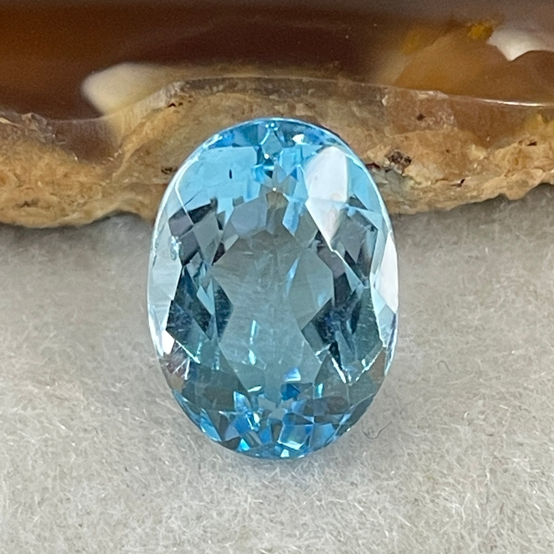 Natural Sky Blue Topaz Oval Shape 8.16ct 13.8  by 9.9 by 6.9mm - Huangs Jadeite and Jewelry Pte Ltd
