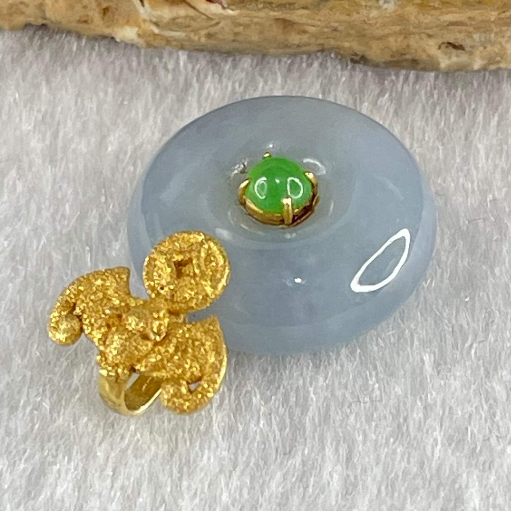 Type A Deep Intense Lavender Jadeite Ping An Kou Donut in 18K Yellow Gold AU750 Clasps 3.16g 14.5 b y 5.6mm - Huangs Jadeite and Jewelry Pte Ltd