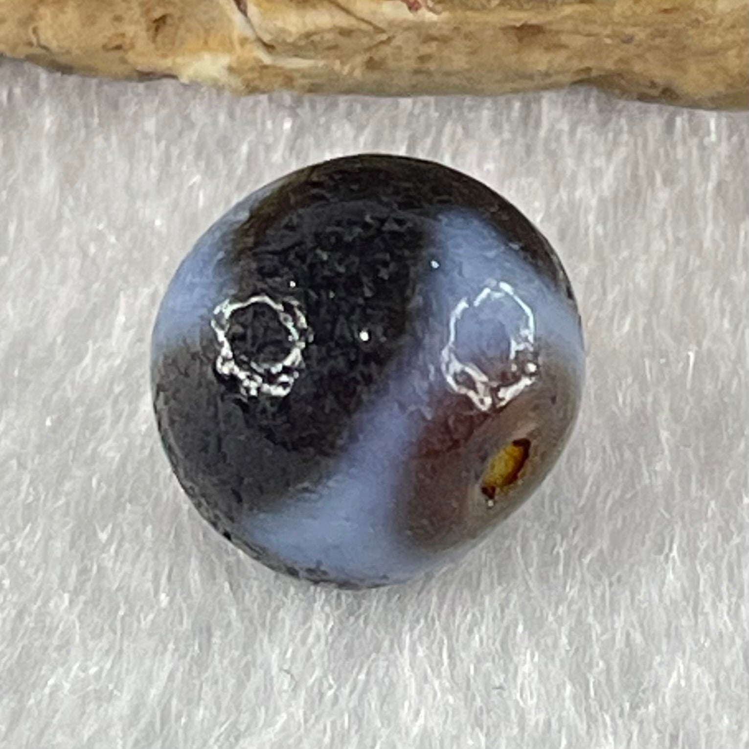 Natural Powerful Tibetan Old Oily Agate Tiger Tooth Daluo Dzi Bead Heavenly Master (Tian Zhu) 虎呀天诛 1.37g 9.5 by 9.9mm - Huangs Jadeite and Jewelry Pte Ltd