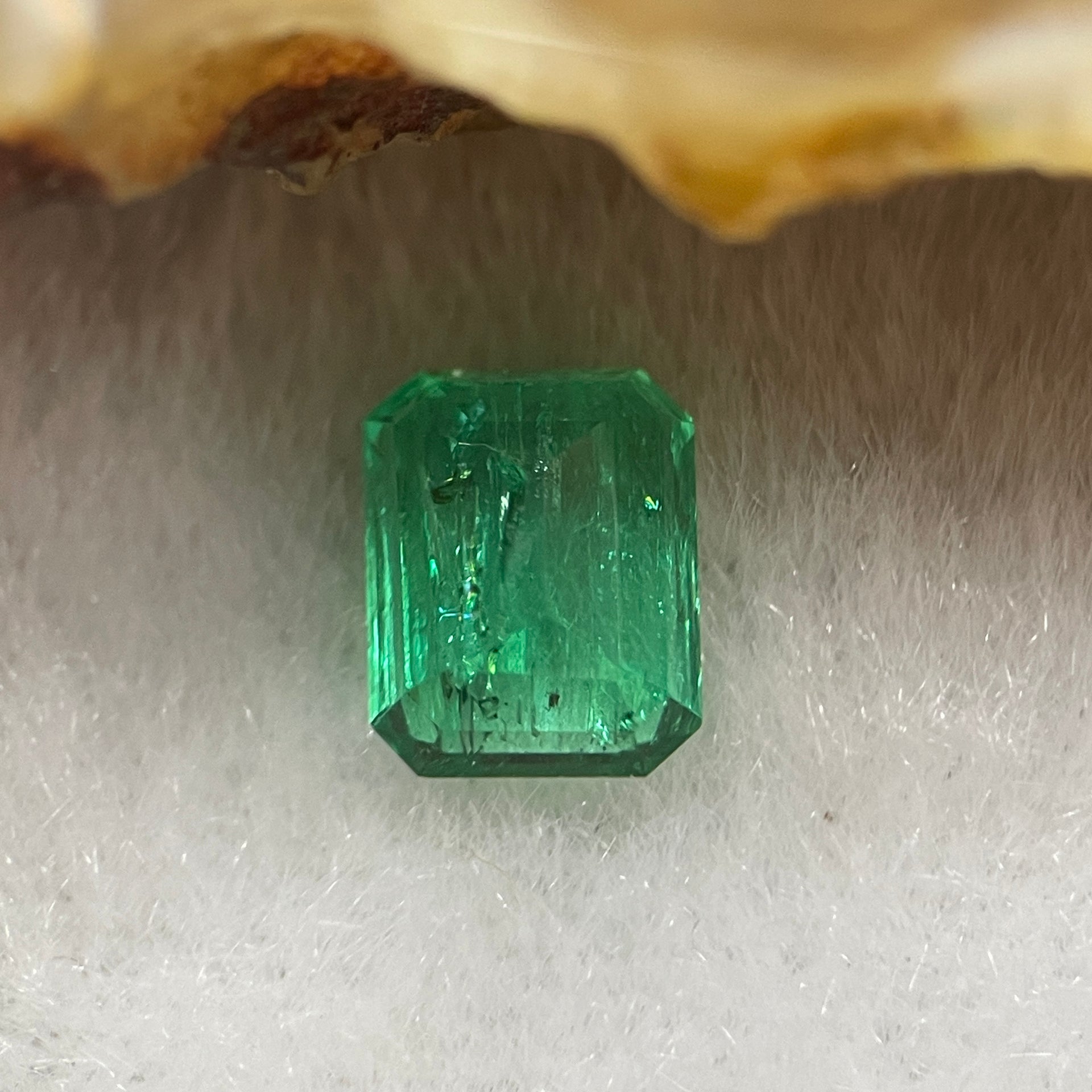 Natural Colombia Green Emerald (Beryl) Cut-Cornered Rectangular step cut 1.23ct 7.4 by 5.9 by 3.3mm - Huangs Jadeite and Jewelry Pte Ltd