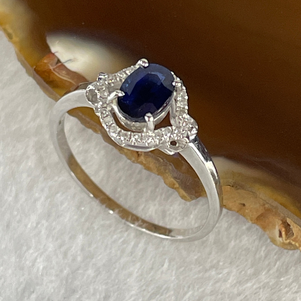 Natural Blue Sapphires in 18K White Gold with Diamond Ring 1.81g 6.2 by 4.4 by 1.5mm US 6.3 HK 13.4