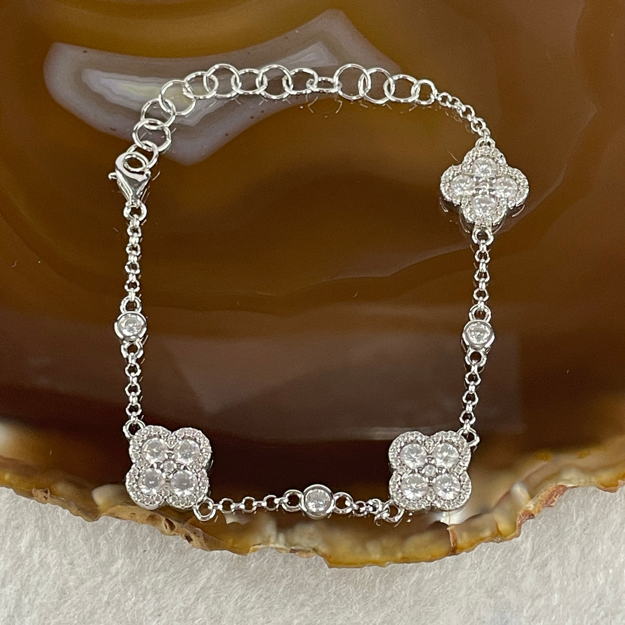 0.3Ct Colourless Round Brilliant Diameter 4.0mm VVS1 Excellent Cut Moissanite Excellent Polish Excellent Symmetry None Florescence in S925 Sliver 4 Leafs Clover Bracelet 13-18cm