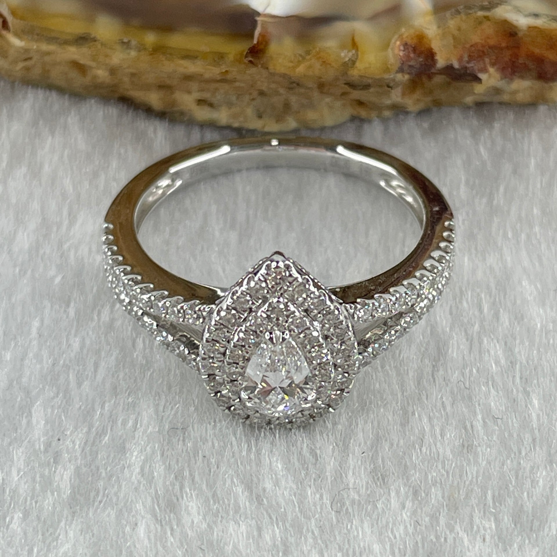 High Grade Natural Diamonds Tear Drop Shape D Color 0.3ct and Melees 0.6ct Platinum PT950 Ring Total 5.53g US7 HK15.5 EU54 Inner Diameter 17.4mm with GIA Cert - Huangs Jadeite and Jewelry Pte Ltd