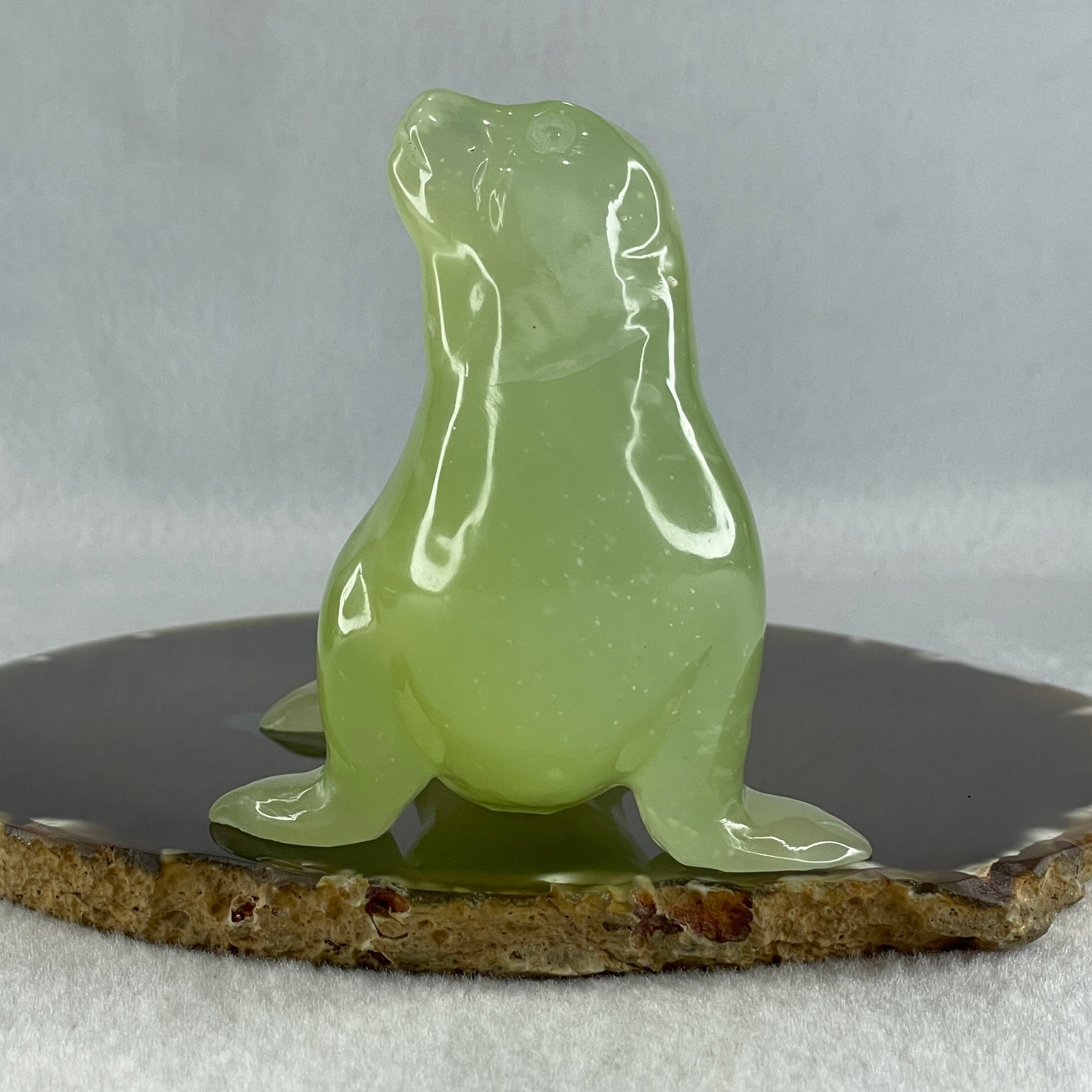 Natural Green Serpentine Seal Display 280.3g 98.5 by 72.8 by 82.4mm - Huangs Jadeite and Jewelry Pte Ltd