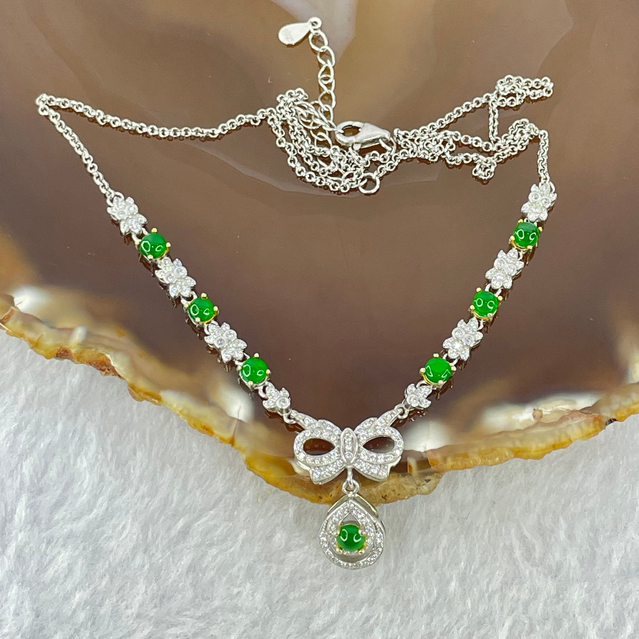 Type A Icy Green Omphasite Jadeite Ribbon Pendantin S925 Sliver Necklace 6.19g 3.9 by 2.0mm 7pcs - Huangs Jadeite and Jewelry Pte Ltd