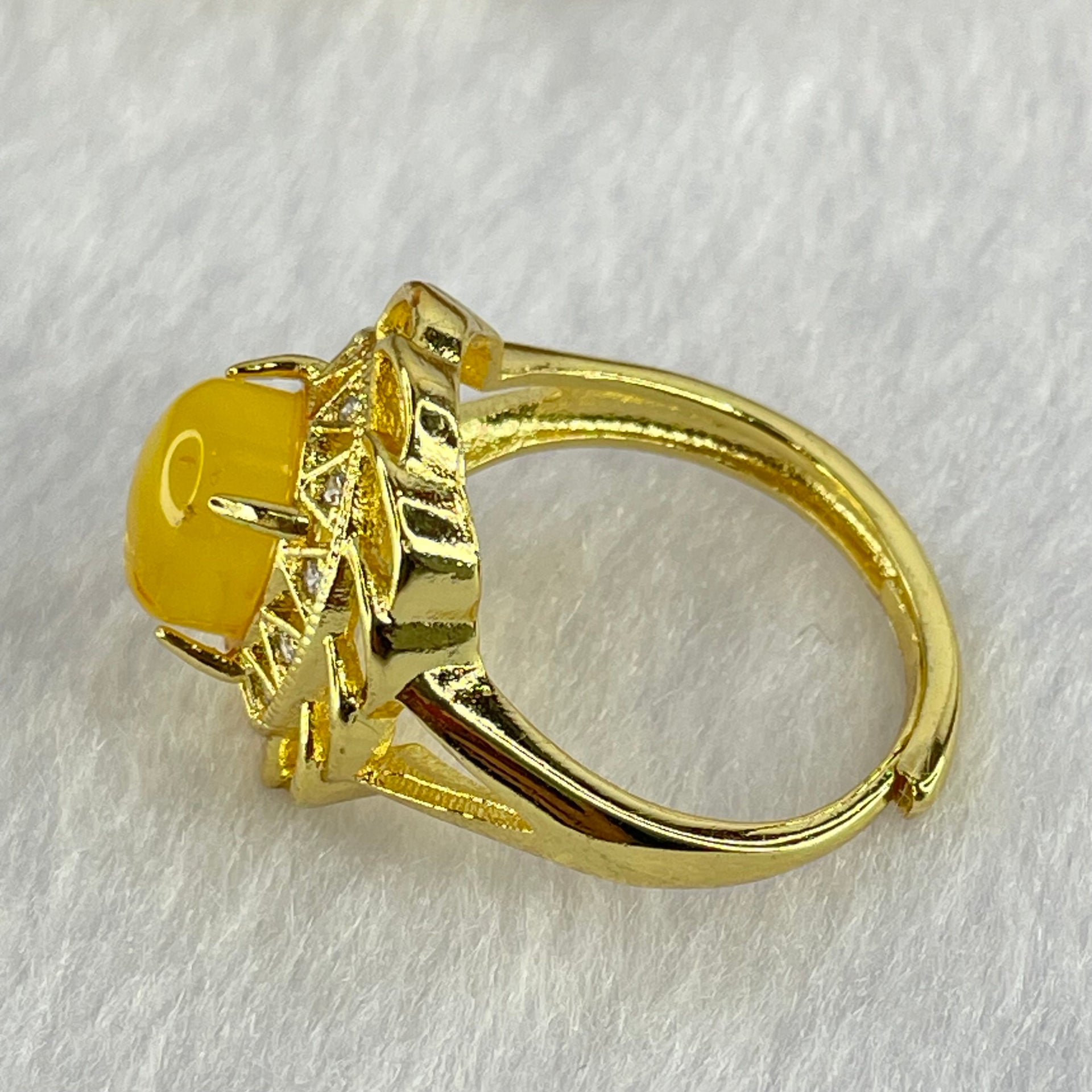 Natural Golden Yellow Amber With Crystals in Sliver Gold Color Ring (Adjustable Size) 3.68g 9.2 by 7.5 by 6.0mm - Huangs Jadeite and Jewelry Pte Ltd