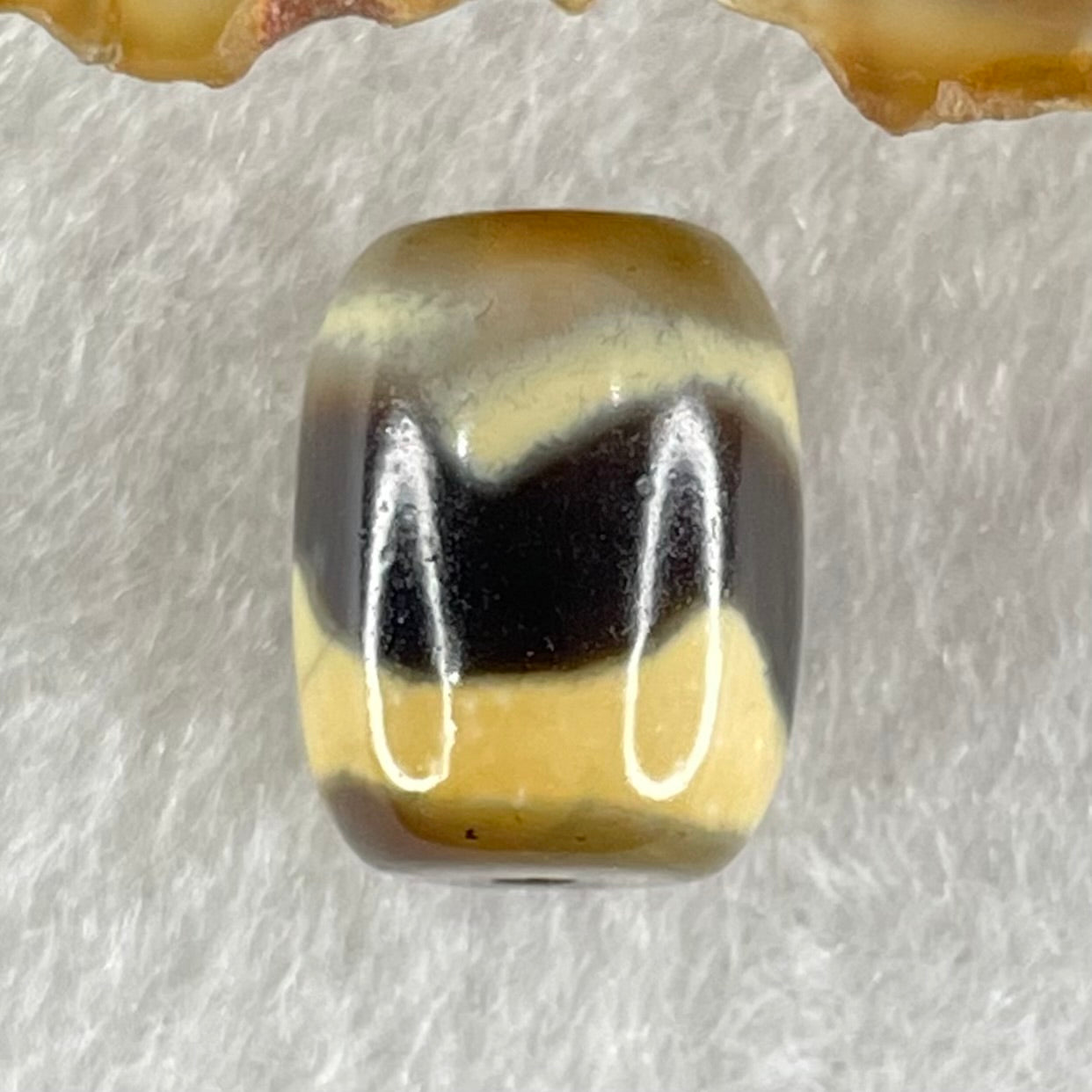 Natural Powerful Tibetan Old Oily Agate Tiger Tooth Daluo Dzi Bead Heavenly Master (Tian Zhu) 虎呀天诛 2.41g 13.3 by 10.4mm - Huangs Jadeite and Jewelry Pte Ltd