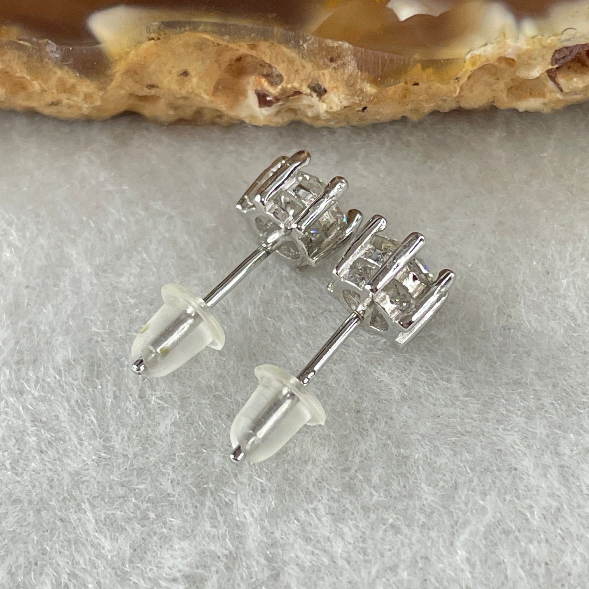 0.5 Ct Colourless Round Brilliant Diameter 5.0mm D VVS1 Excellent Cut Excellent Polish Excellent Symmetry None Florescence Moissanite in S925 Silver Earrings GRA 218444636 - Huangs Jadeite and Jewelry Pte Ltd