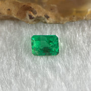 Natural Colombia Green Emerald (Beryl) Cut-Cornered Rectangular step cut 0.70cts 5.7 by 4.5 by 4.1mm - Huangs Jadeite and Jewelry Pte Ltd