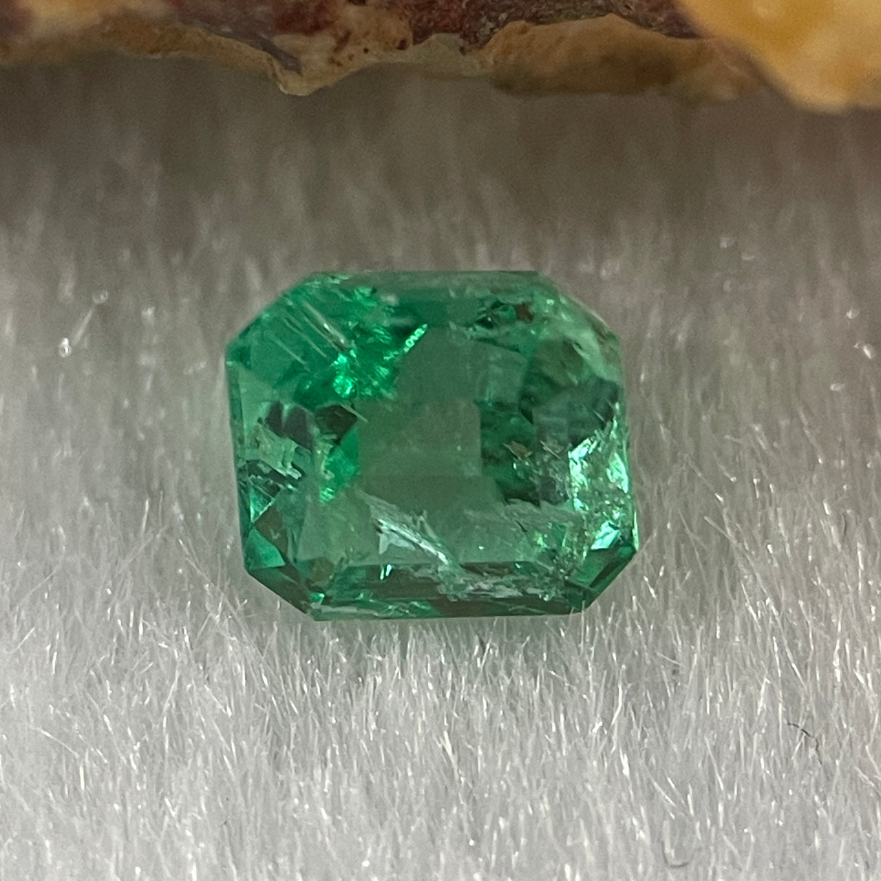Natural Colombia Green Emerald (Beryl) Cut-Cornered Rectangular step cut 0.85ct 5.3 by 4.9 by 4.4mm - Huangs Jadeite and Jewelry Pte Ltd