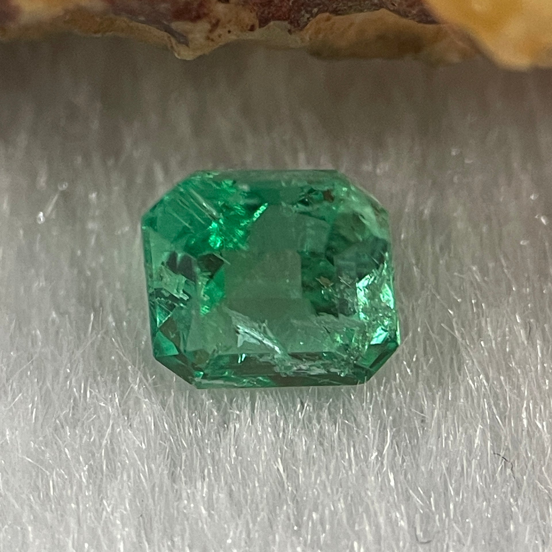Natural Colombia Green Emerald (Beryl) Cut-Cornered Rectangular step cut 0.85ct 5.3 by 4.9 by 4.4mm - Huangs Jadeite and Jewelry Pte Ltd