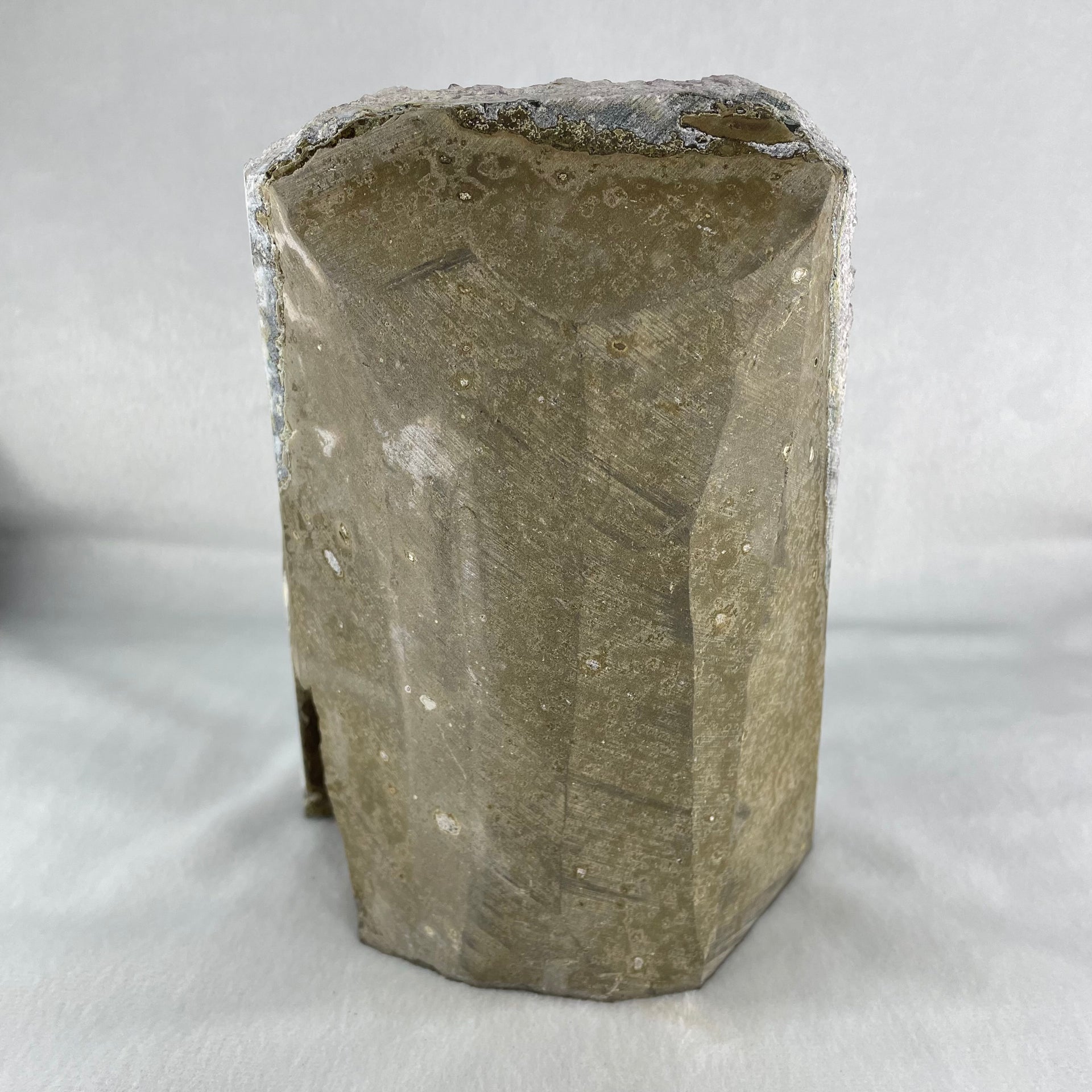 Natural Amethyst Cave Fragment Display 2,956.5g 137.9 by 92.2 by 185.0mm - Huangs Jadeite and Jewelry Pte Ltd