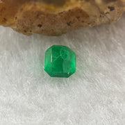 Natural Colombia Green Emerald (Beryl) Cut-Cornered Rectangular step cut 0.53ct 4.5 by 4.5 by 3.8mm - Huangs Jadeite and Jewelry Pte Ltd