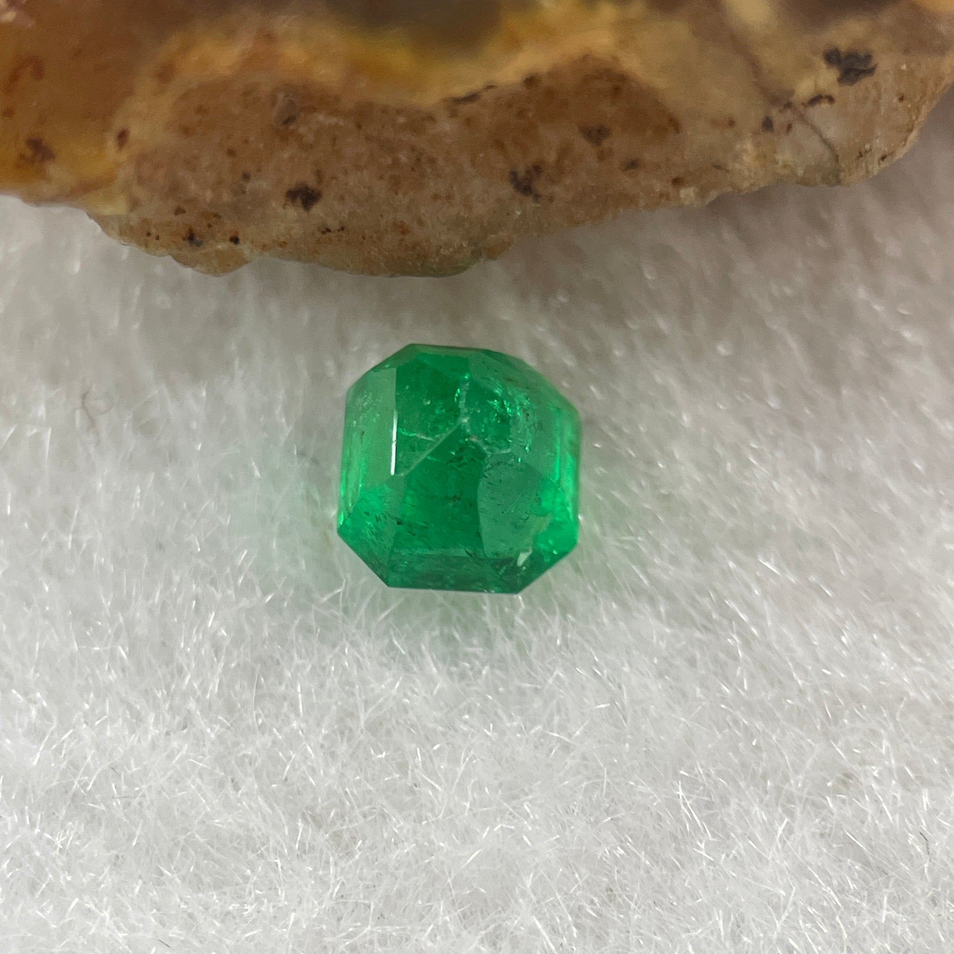 Natural Colombia Green Emerald (Beryl) Cut-Cornered Rectangular step cut 0.53ct 4.5 by 4.5 by 3.8mm - Huangs Jadeite and Jewelry Pte Ltd