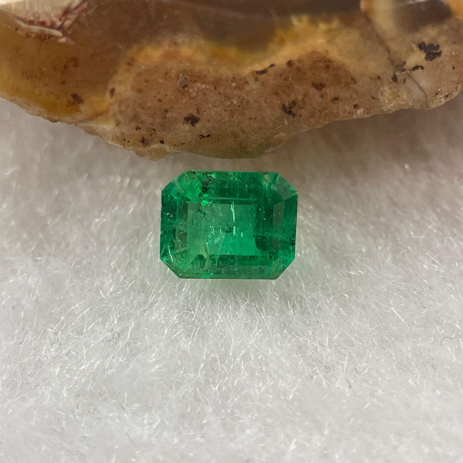 Natural Colombia Green Emerald (Beryl) Cut-Cornered Rectangular step cut 0.56ct 5.8 by 4.5 by 2.9mm - Huangs Jadeite and Jewelry Pte Ltd