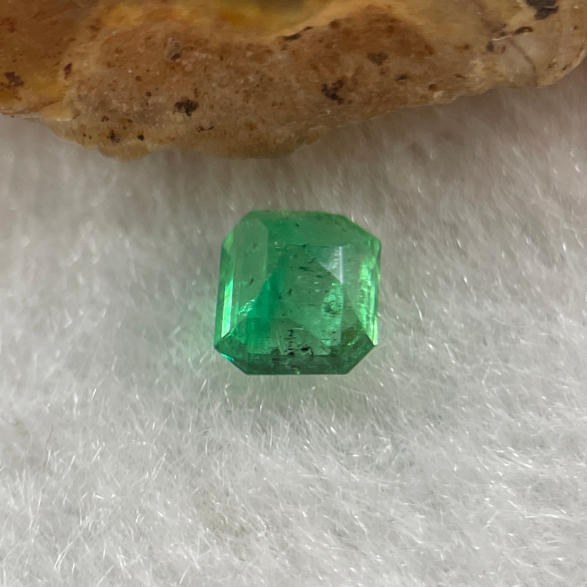 Natural Colombia Green Emerald (Beryl) Cut-Cornered Rectangular step cut 0.51ct 4.8 by 4.5 by 3.3mm - Huangs Jadeite and Jewelry Pte Ltd