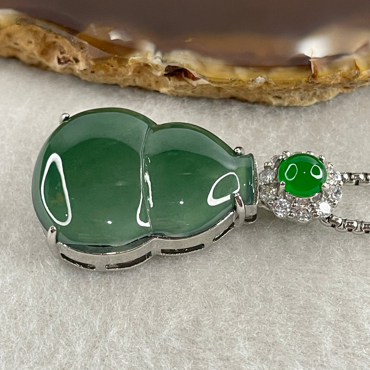 Natural Type A Omphacite Green Jadeite Hulu Necklace in S925 Silver | (16.65g | 58cm S925 | 27.5 x 21.1 x 3.0mm | Health, Abundance & Negative Energy Absorber, Feng Shui Prosperity & Longevity Necklace) - Huangs Jadeite and Jewelry Pte Ltd