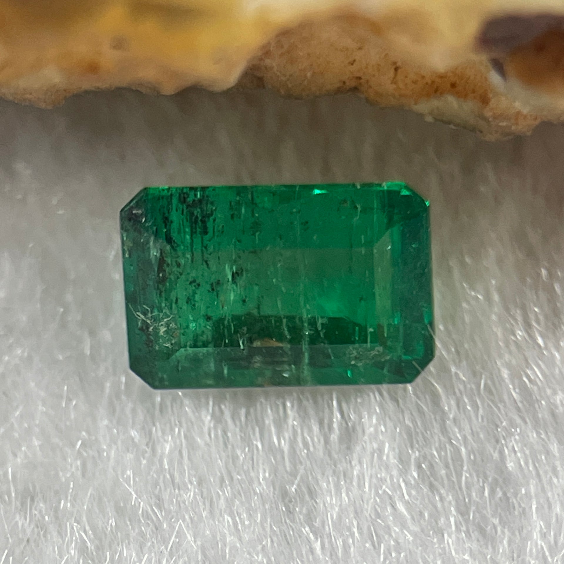 Natural Colombia Green Emerald (Beryl) Cut-Cornered Rectangular step cut 0.81ct 6.5 by 4.5 by 3.6mm - Huangs Jadeite and Jewelry Pte Ltd