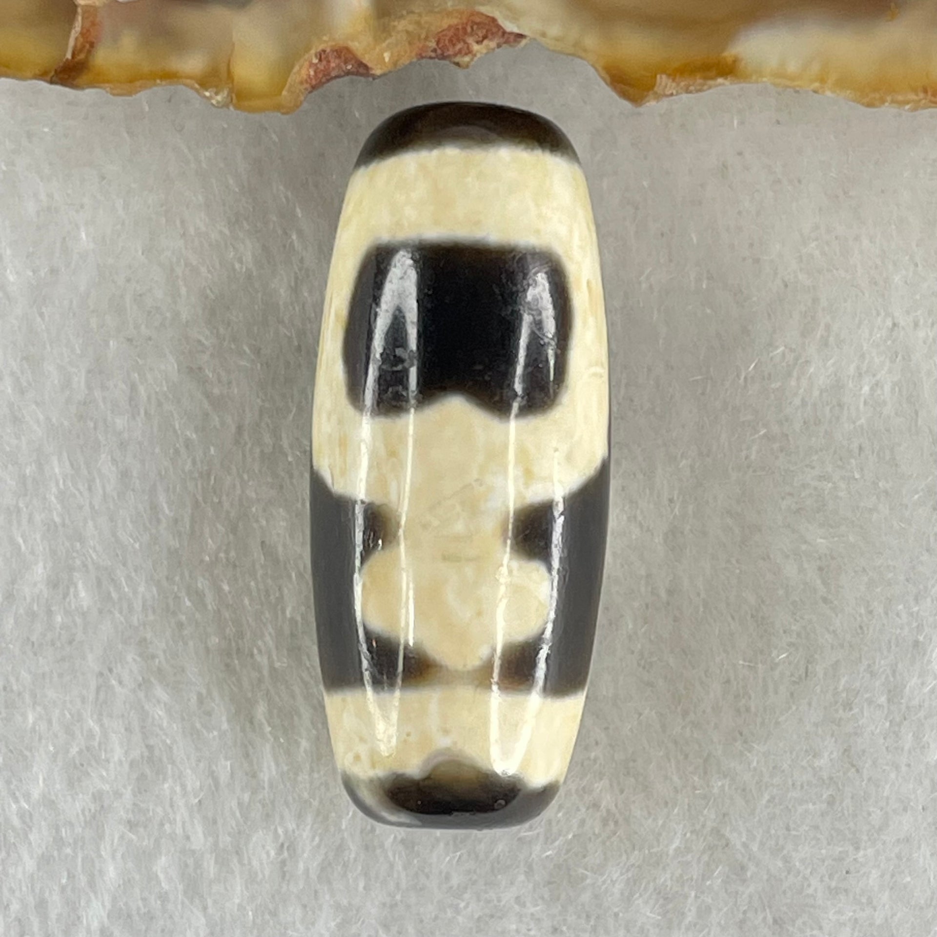 Natural Powerful Tibetan Old Oily Agate Double Nectar Vessel Dzi Bead Heavenly Master (Tian Zhu) 双花蜜容器眼天 5.78g 28.0 by 11.7mm - Huangs Jadeite and Jewelry Pte Ltd