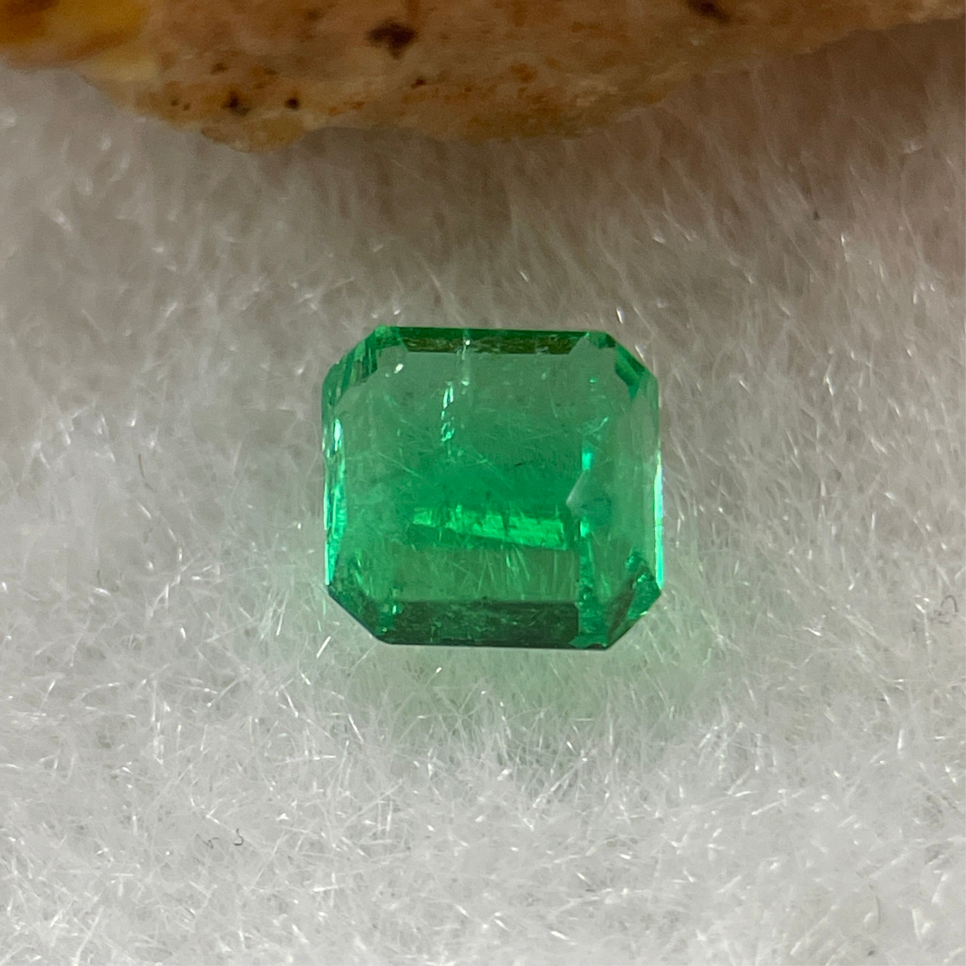 Natural Colombia Vivid Green Emerald (Beryl) Cut-Cornered Square Step cut 0.46ct 4.4 by 4.3 by 2.9mm - Huangs Jadeite and Jewelry Pte Ltd