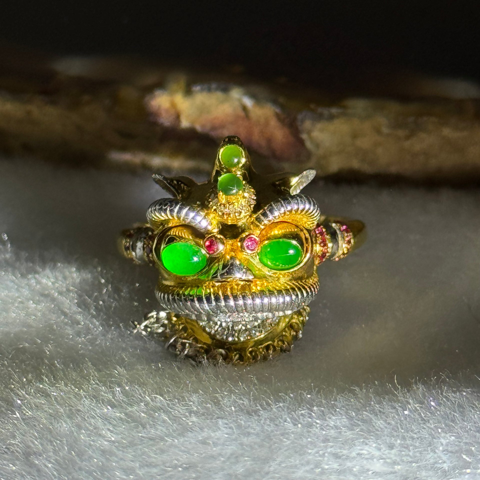 Type A Burmese Full Spicy Green Jade Jadeite 18K Yellow and White Gold customised Moveable Wu Shi Lion Head with Diamonds Ring 6.00g 13.1 by 22.5 by 8.3mm US6.25 HK13.5 Inner Dia 17.0mm - Huangs Jadeite and Jewelry Pte Ltd