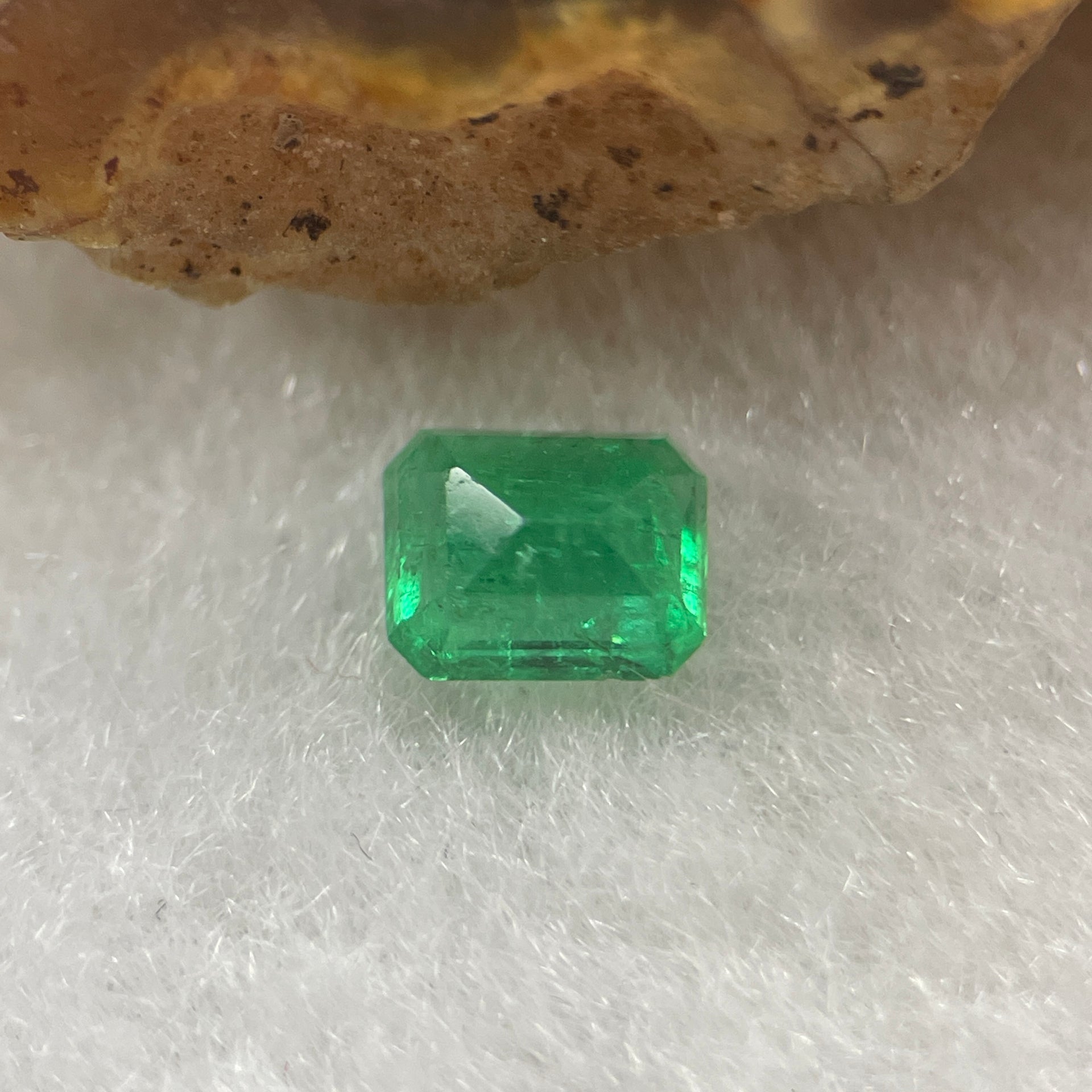 Natural Colombia Green Emerald (Beryl) Cut-Cornered Rectangular step cut 0.60ct 5.5 by 4.4 by 3.5mm - Huangs Jadeite and Jewelry Pte Ltd