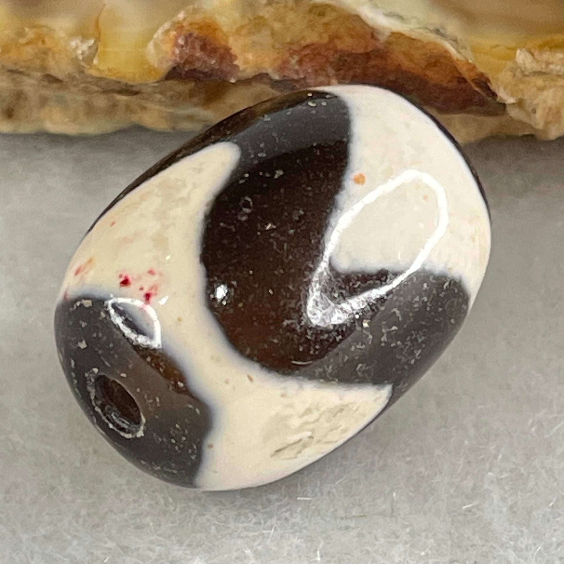 Natural Powerful Tibetan Old Oily Agate Tiger Tooth Daluo Dzi Bead Heavenly Master (Tian Zhu) 虎呀天诛 3.99g 16.7 by 12.6mm - Huangs Jadeite and Jewelry Pte Ltd