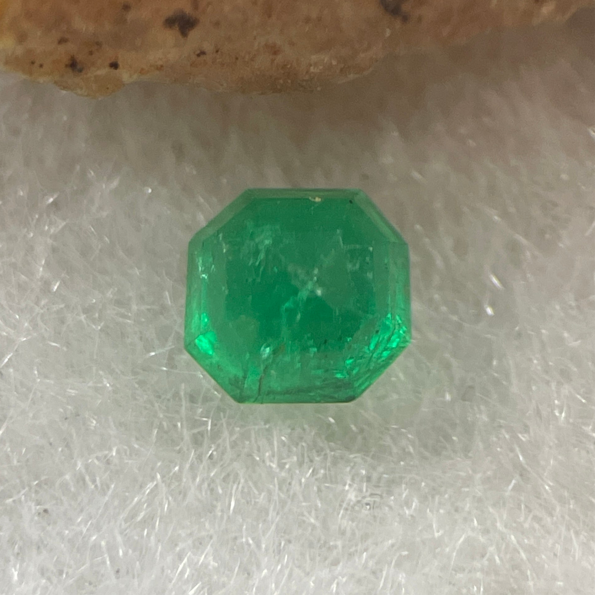 Natural Colombia Vivid Green Emerald (Beryl) Cut-Cornered Square Step cut 0.42ct 4.4 by 4.2 by 3.2mm - Huangs Jadeite and Jewelry Pte Ltd