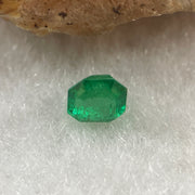 Natural Colombia Vivid Green Emerald (Beryl) Cut-Cornered Rectangular Step cut 0.44ct 4.5 by 4.0 by 3.8mm - Huangs Jadeite and Jewelry Pte Ltd