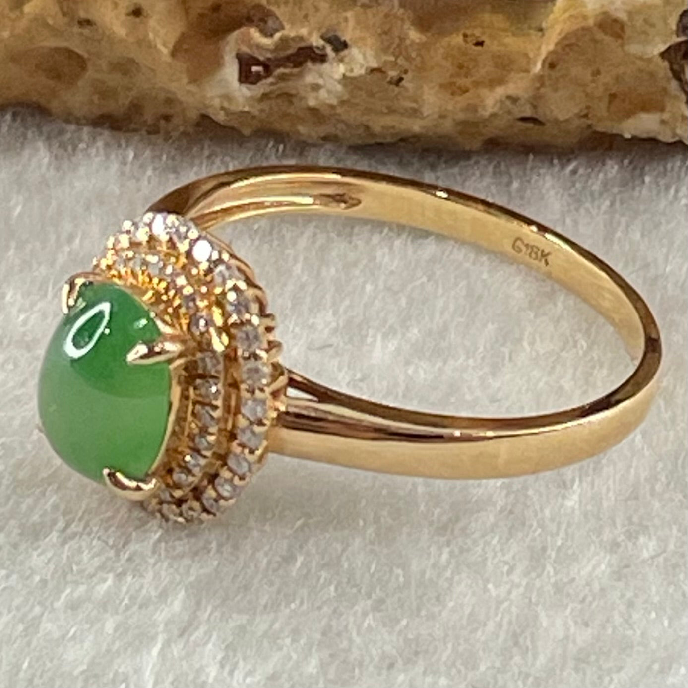 Type A Emerald Green Jadeite with Diamonds in 18K Rose Gold Ring 2.36g 7.5 by 6.0 by 3.5mm US6.8 HK15 - Huangs Jadeite and Jewelry Pte Ltd