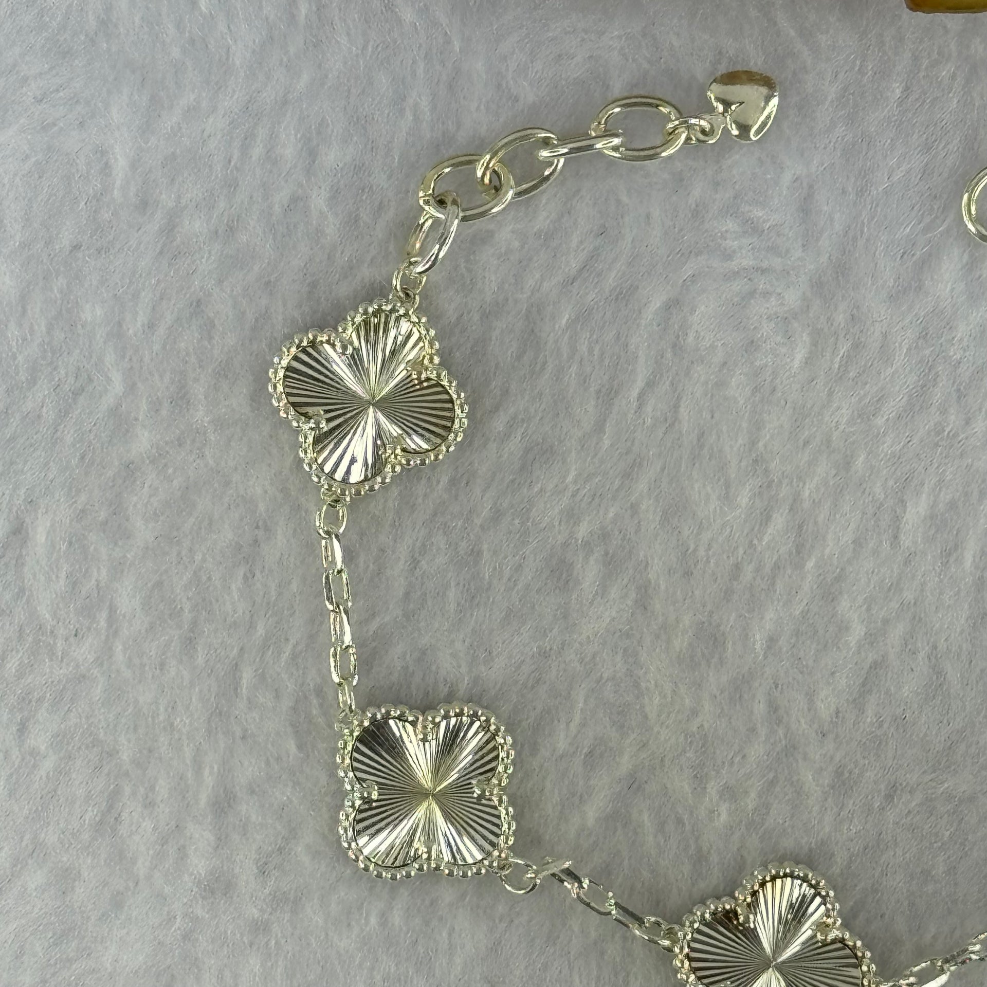 S9999 Sliver Clover Bracelet 13.37g 13.1 by 3.0mm 5pcs - Huangs Jadeite and Jewelry Pte Ltd