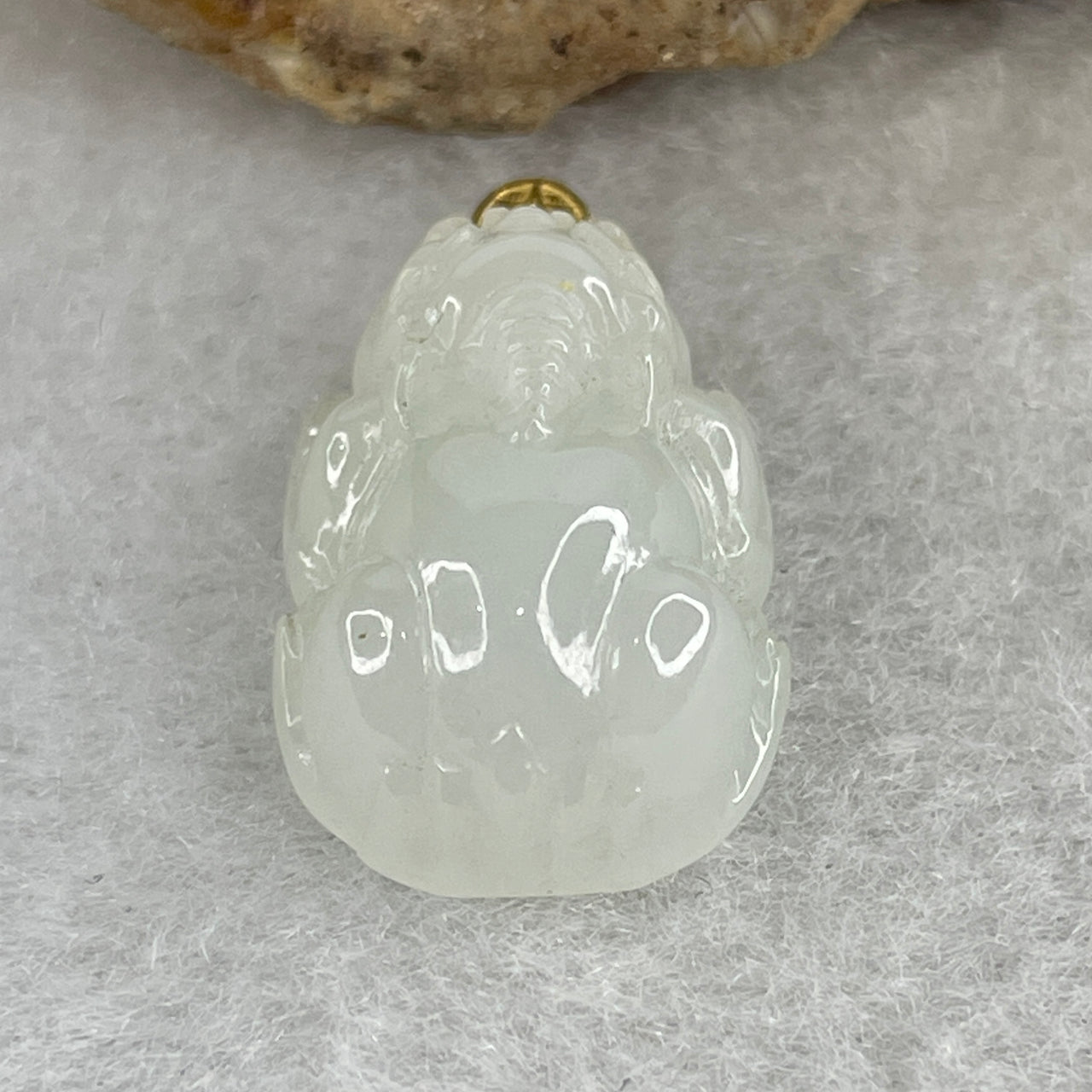 Natural Type A White to Faint Green Jadeite Pixiu Pendant | Solid 18K 750 Yellow Gold Clasp Luxury Guardian Wealth Talisman (3.13g 19.1x13.2x7.8mm)