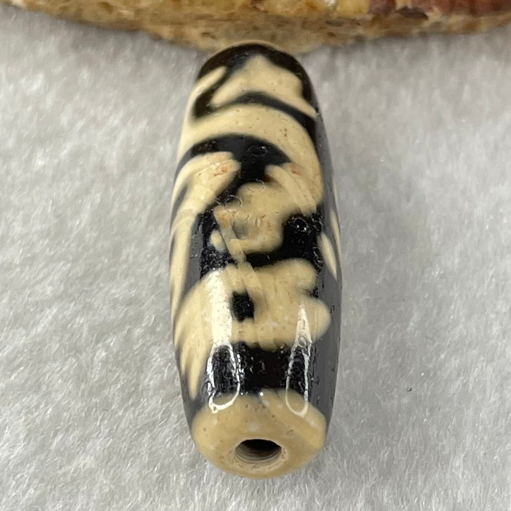 Natural Powerful Tibetan Old Oily Agate Vermilion Bird Fire Element Dzi Bead Heavenly Master (Tian Zhu) 朱雀天珠 8.74g 37.5 by 12.3mm - Huangs Jadeite and Jewelry Pte Ltd