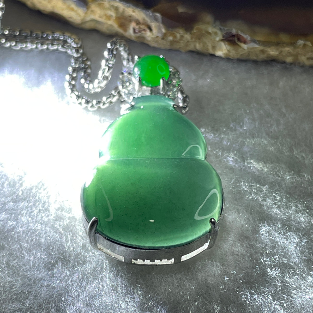 Natural Type A Omphacite Green Jadeite Hulu Necklace in S925 Silver | (16.65g | 58cm S925 | 27.5 x 21.1 x 3.0mm | Health, Abundance & Negative Energy Absorber, Feng Shui Prosperity & Longevity Necklace) - Huangs Jadeite and Jewelry Pte Ltd