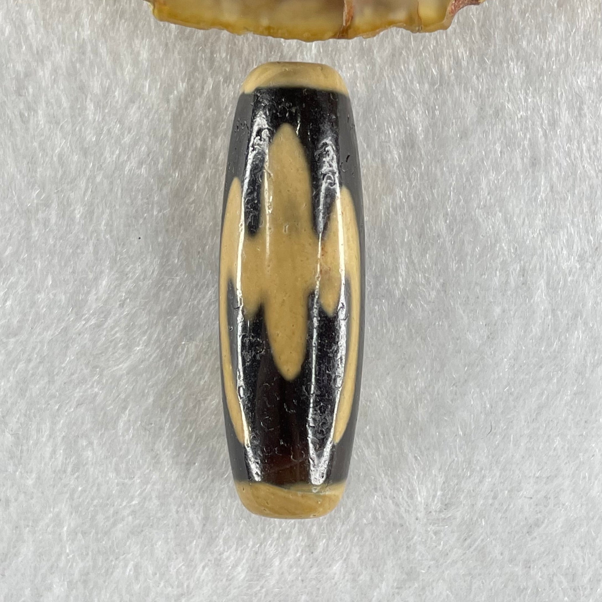 Natural Powerful Tibetan Old Oily Agate 5 Bats Dzi Bead Heavenly Master (Tian Zhu) 五个蝙蝠天诛 8.96g 38.0 by 12.4mm - Huangs Jadeite and Jewelry Pte Ltd