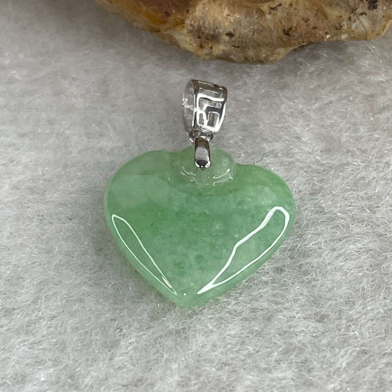 Natural Type A Full Green Jadeite Heart Pendant | Solid 18K 750 White Gold Clasp Luxury Contemporary Fine Charm (1.02g, 13.2x12.9x3.4mm)