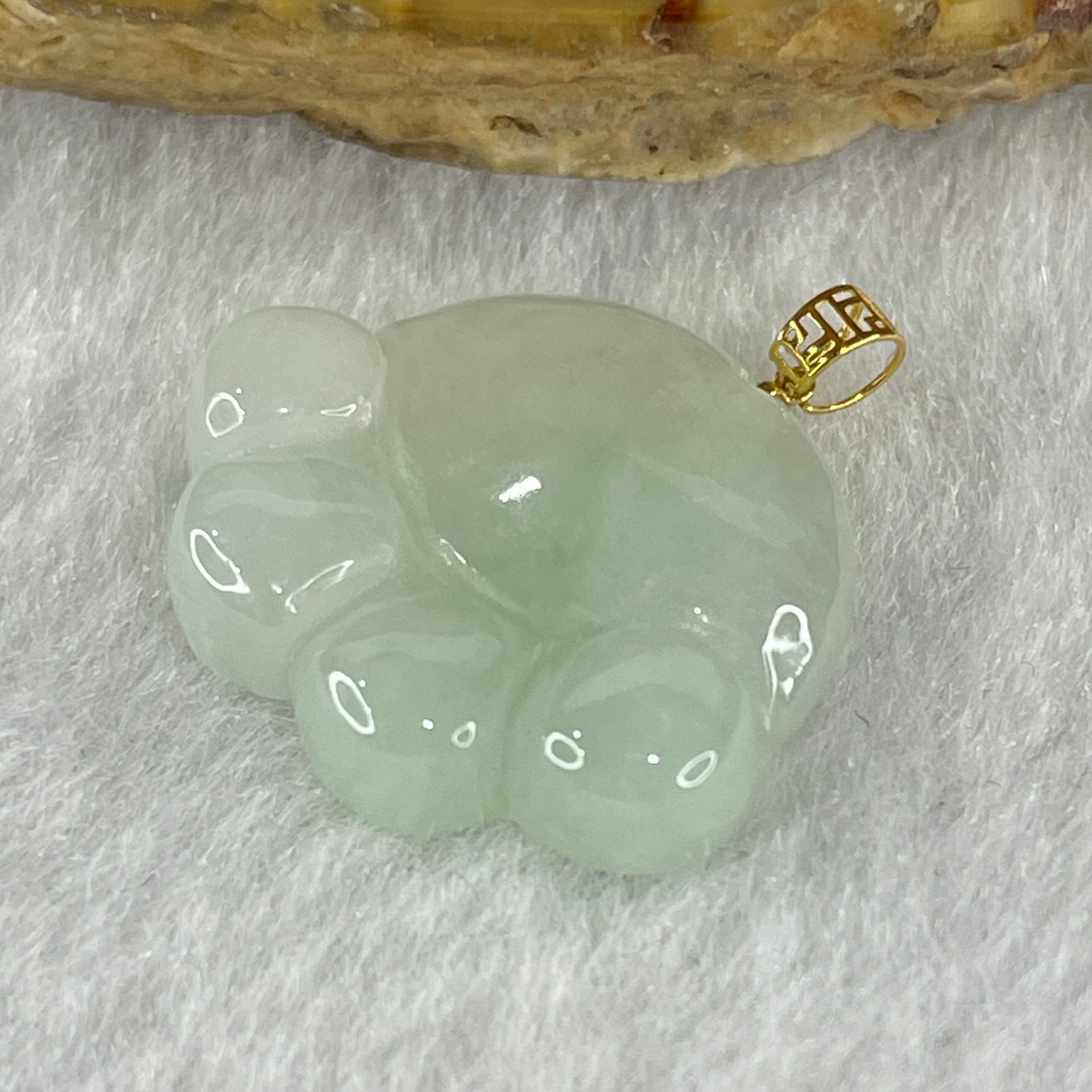Natural Type A Light Green Jadeite Paw Pendant in 18K Yellow Gold Clasp 2.27g 18.3 by 14.8 by 4.0mm - Huangs Jadeite and Jewelry Pte Ltd