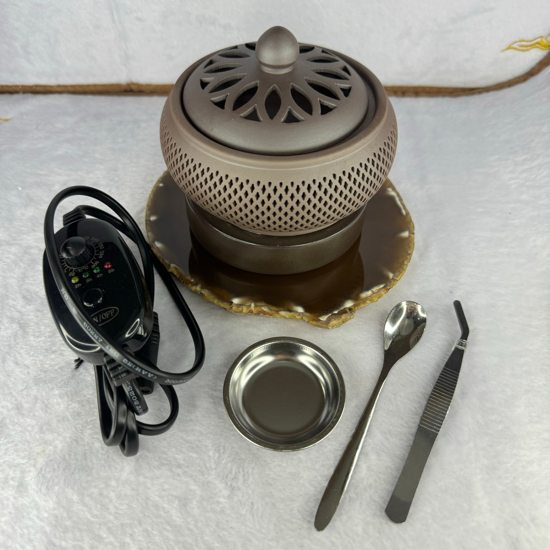 Large Ceramic Rechargeable Electronic Aromatherapy Diffuser Incense Furnace with Timer Temperature Control for Sandalwood Agarwood 大的陶瓷可充电电子香薰炉带定时器温度控制檀香沉香 - Huangs Jadeite and Jewelry Pte Ltd