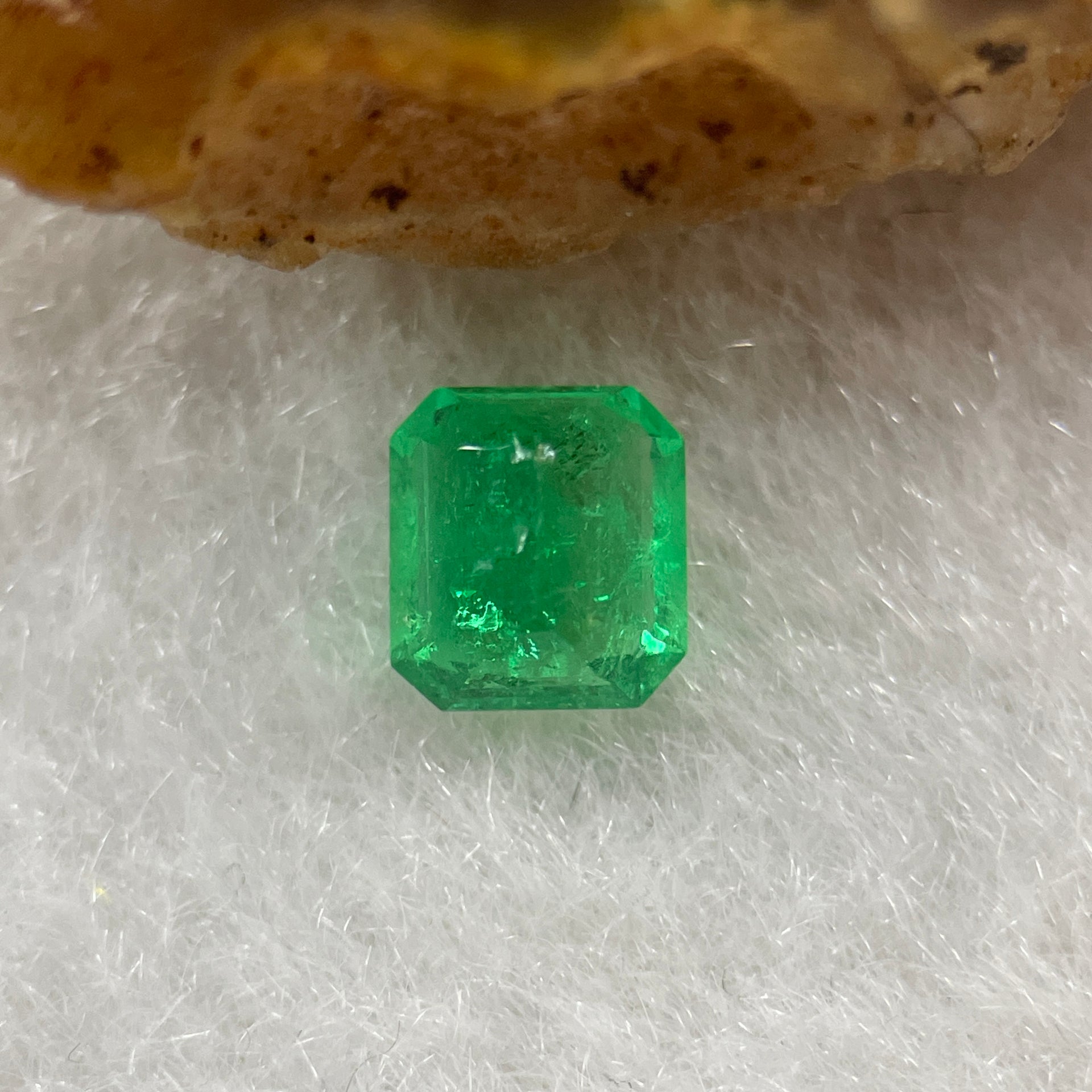 Natural Colombia Green Emerald (Beryl) Cut-Cornered Rectangular step cut 0.60ct 5.5 by 5.0 by 2.9mm - Huangs Jadeite and Jewelry Pte Ltd