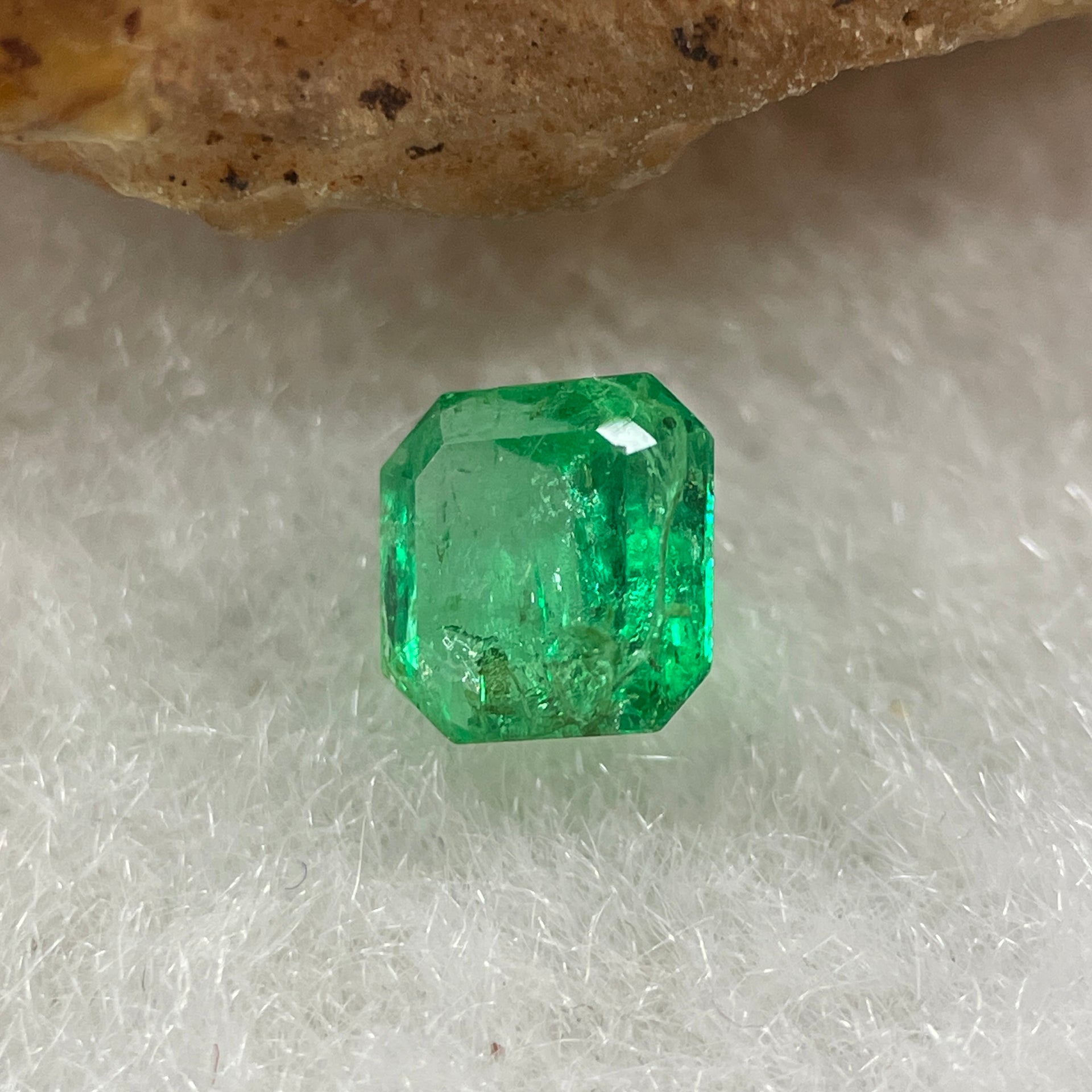 Natural Colombia Vivid Green Emerald (Beryl) Cut-Cornered Square Step cut 0.43ct 4.7 by 4.7  by 2.8mm - Huangs Jadeite and Jewelry Pte Ltd