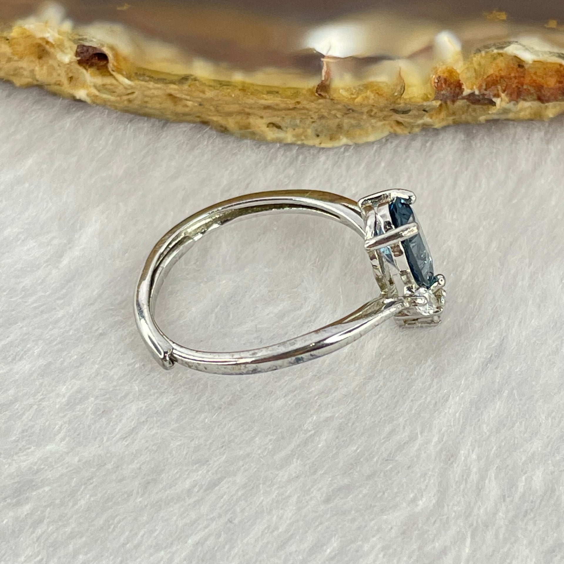 Blue Cubic Zirconia with Crystals in S925 Sliver Ring (Adjustable Size) 1.73g 8.2 by 6.0 by 4.0mm - Huangs Jadeite and Jewelry Pte Ltd