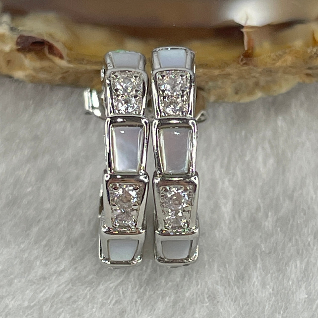 0.3Ct Colourless Round Brilliant Diameter 4.0mm VVS1 Excellent Cut Moissanite Excellent Polish Excellent Symmetry None Florescence in S925 Sliver Serpenti Vipe Earring GRA 883912915