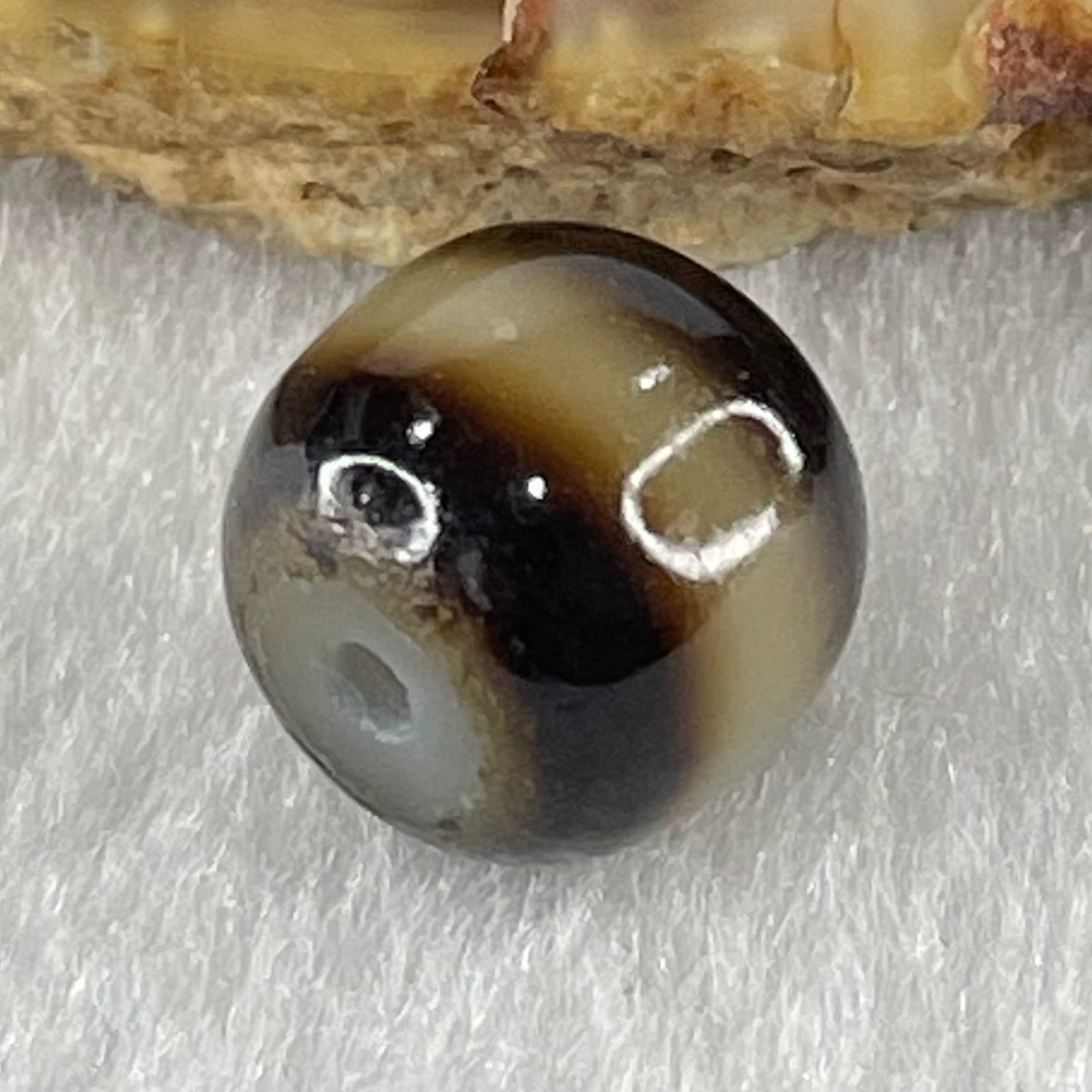 Natural Powerful Tibetan Old Oily Agate 1 Line Dzi Bead Heavenly Master (Tian Zhu) 1.85g 10.2 by 11.0mm - Huangs Jadeite and Jewelry Pte Ltd